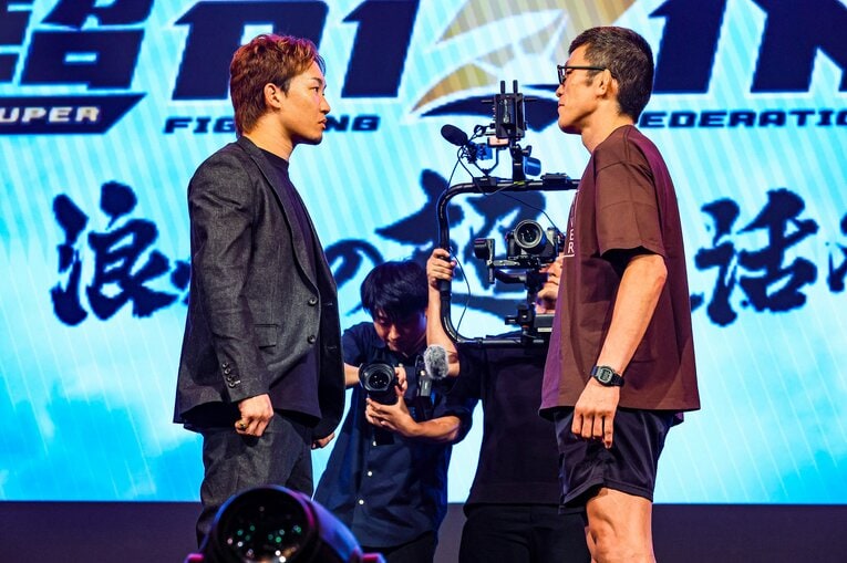朝倉未来と青木真也のフェイスオフ　©RIZIN FF Susumu Nagao