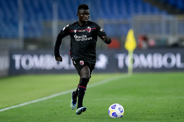 現在はクロトーネでプレーするジュワラは、ボローニャで冨安と同僚だった©Getty Images