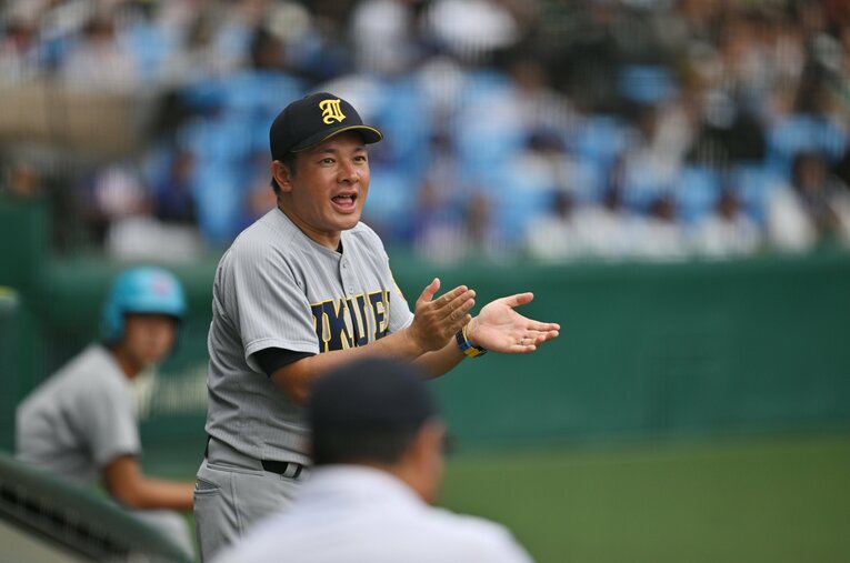 昨年の夏の甲子園で優勝、今年も準優勝とその育成手腕を見せた仙台育英・須江監督。その原点は高校時代にあった ／ photograph by Hideki Sugiyama