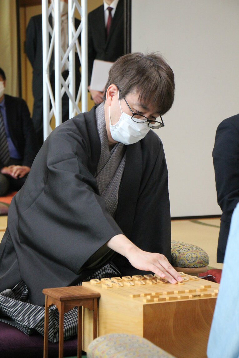 羽生九段は第2局で鮮やかな勝利を飾った　©日本将棋連盟