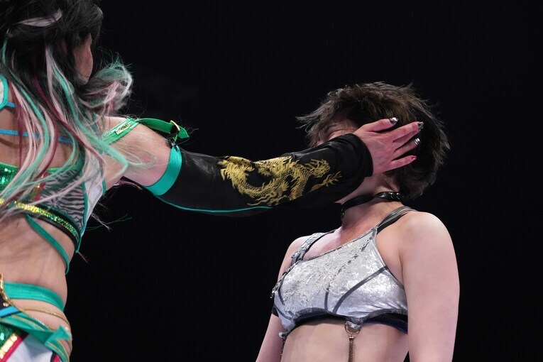 安納サオリvs.壮麗亜美　©Essei Hara