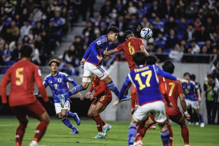 細谷真大のヘディングシュート　©Kiichi Matsumoto