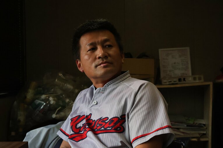 チームを率いる小牧憲継監督。甲子園出場とプロ志向の両立の難しさは感じるという　©︎Fumi Sawai