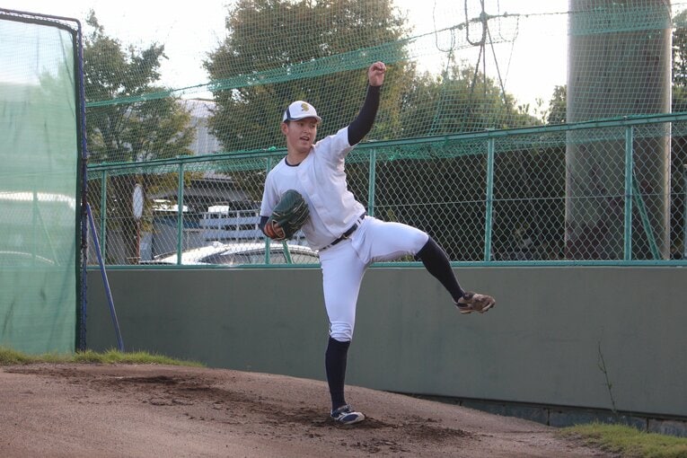 ブルペンで投げ込む林優樹（2022年）©︎Fumi Sawai