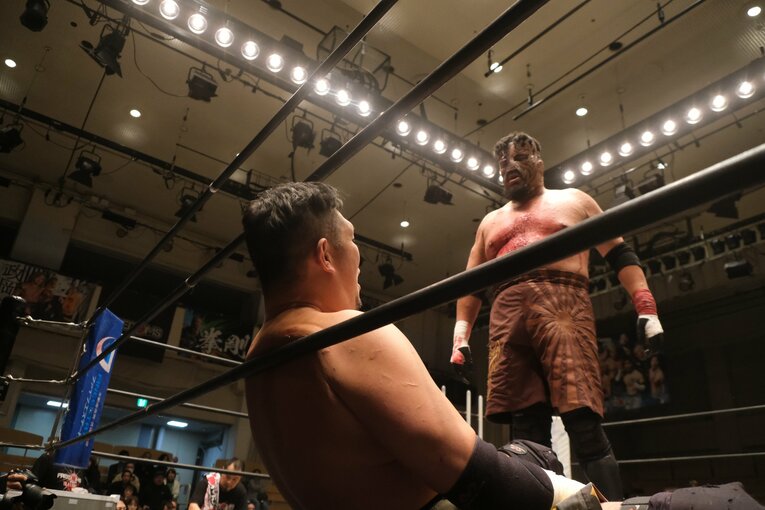 蛍光灯で殴り合い、大流血して…メキシコ人デスマッチファイター「もっと日本にいたい」ビオレント・ジャックの切実な思い「外国人がって…でも、ここがオレの家」(108)