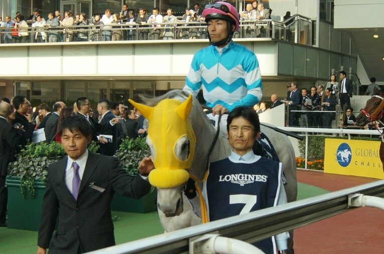 2014年のスプリンターズSを勝利し、同年の香港スプリントに挑戦したスノードラゴンと大野拓弥騎手 ／ photograph by Satoshi Hiramatsu