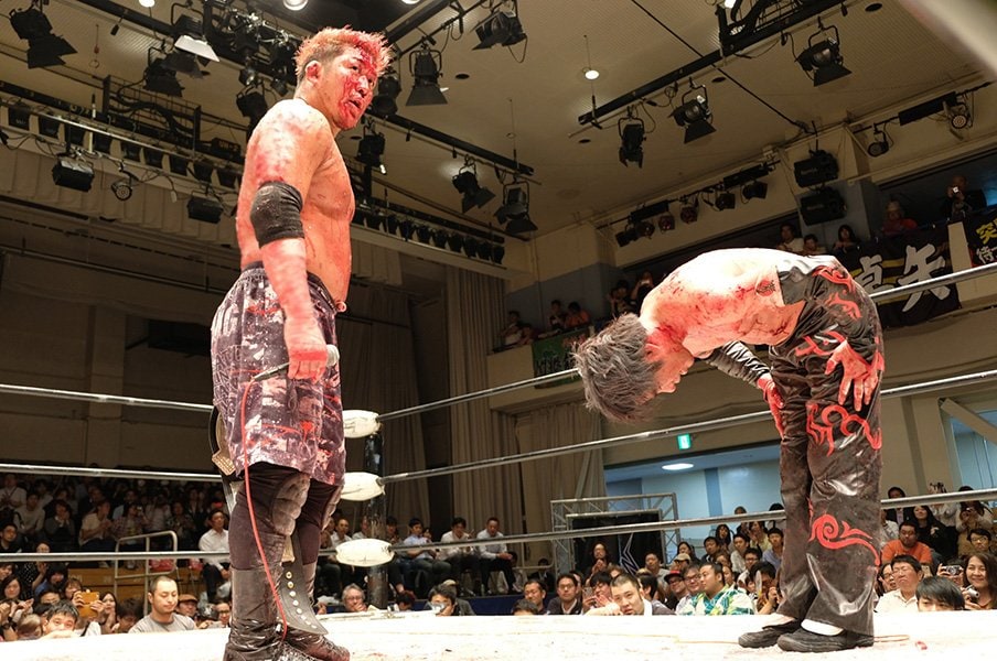 狂気と流血のデスマッチで「生きる」。竹田誠志と木高イサミの人生ドラマ。<Number Web> photograph by Norihiro Hashimoto