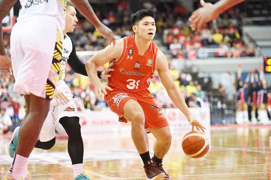 ジェッツがまさかの最下位スタート!?地元出身、原修太の成長が苦境を覆す。<Number Web> photograph by B.LEAGUE