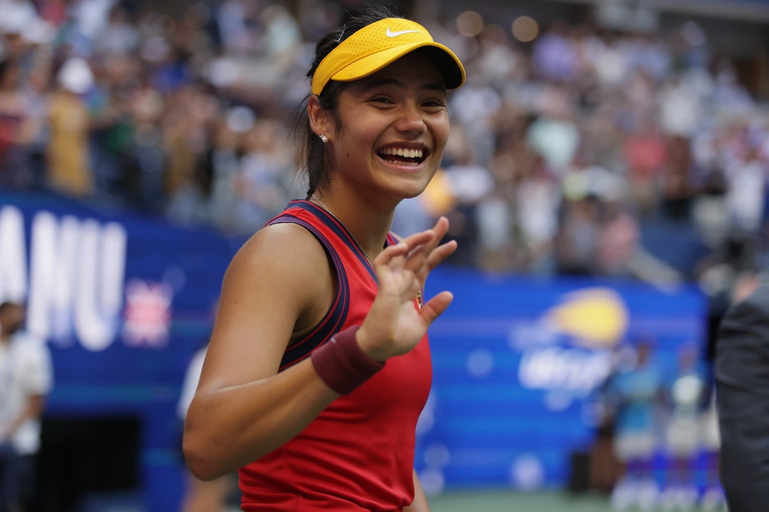 笑顔はじける18歳の新女王、ラドゥカヌ　©Mano Hiromasa