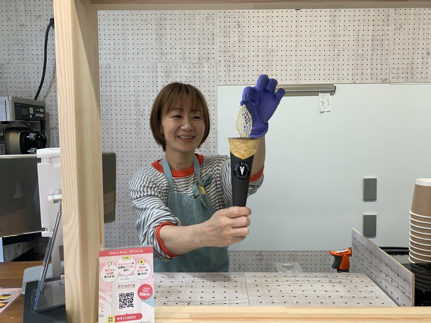 現在は京都・嵐山でクレープ屋を営む佐野優子さん（筆者撮影）