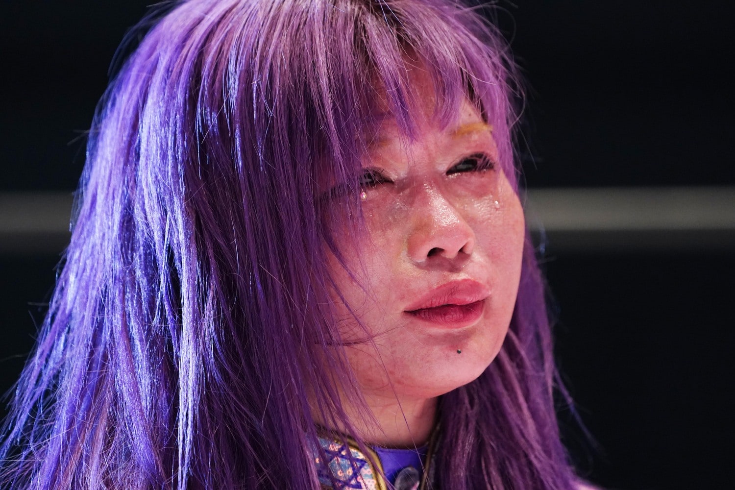 顔を腫らして涙する中野たむ　©Essei Hara