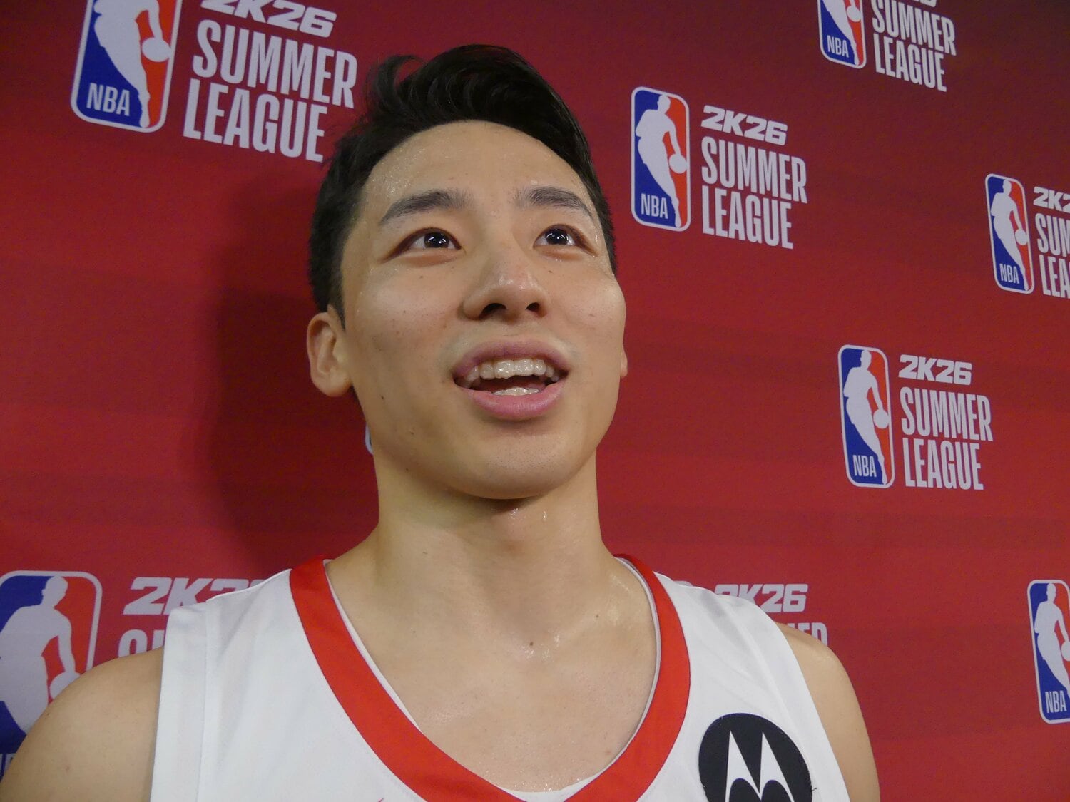 充実した表情で取材対応する河村 ©︎Yoko Miyaji