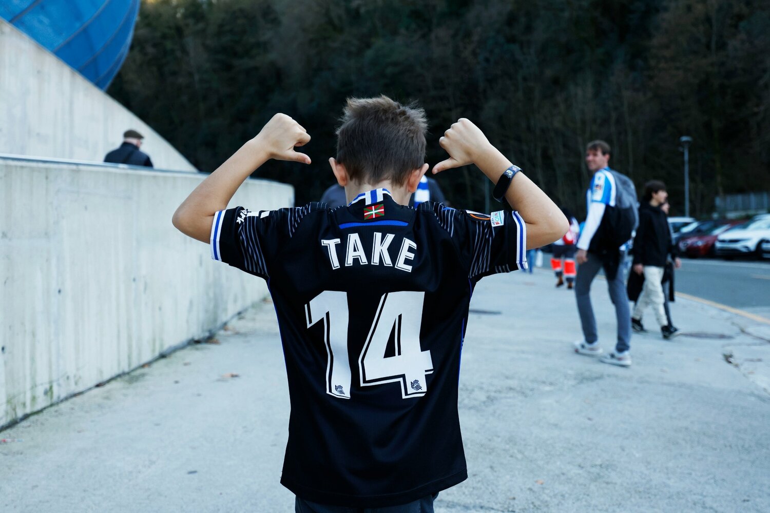 「TAKE 14」を身にまとったラ・レアルのファン