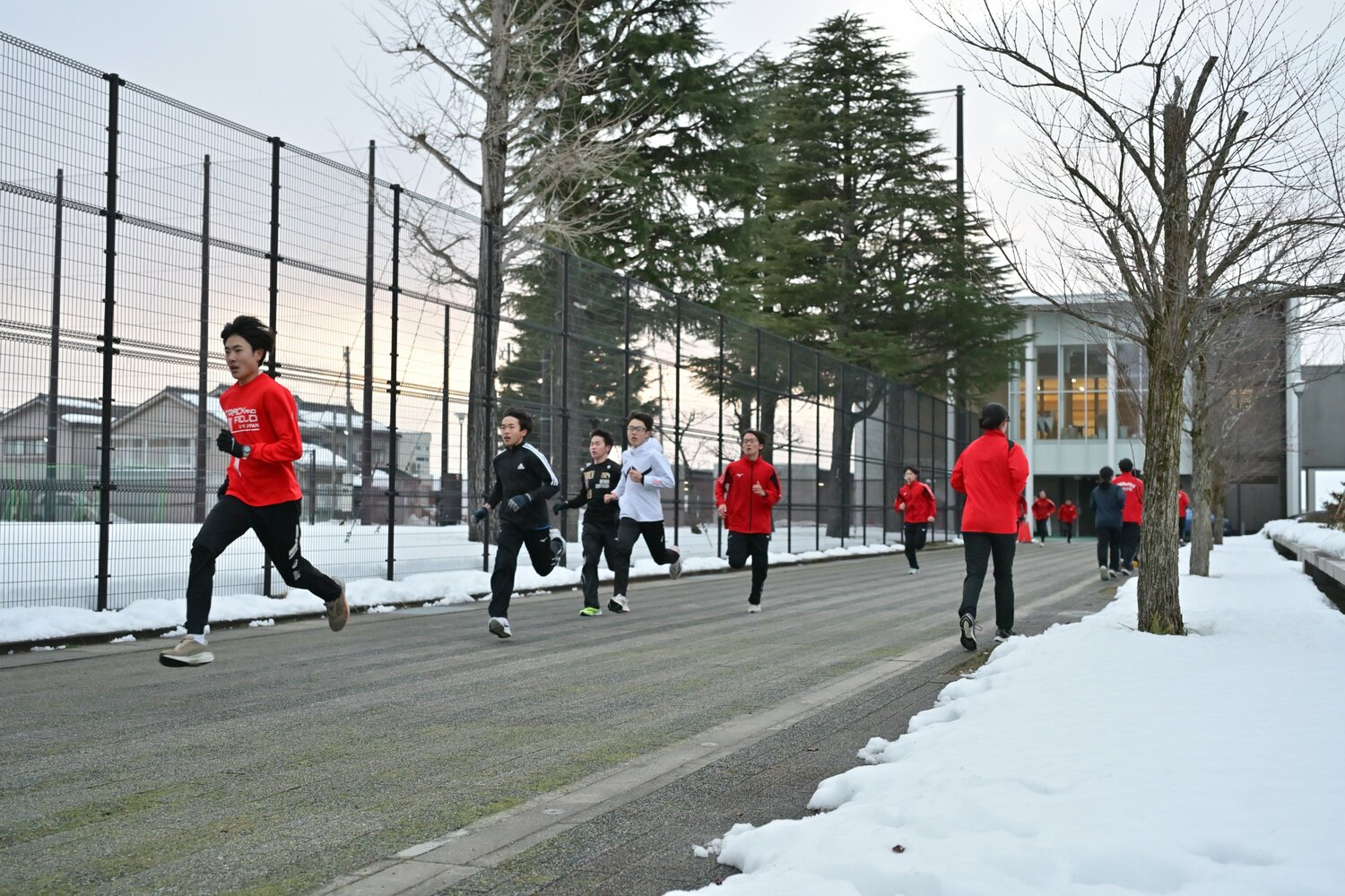 練習時間が短いこともあり、男女とも長距離でも100mのインターバルなど短距離で高強度の練習が軸になる　©Hideki Sugiyama