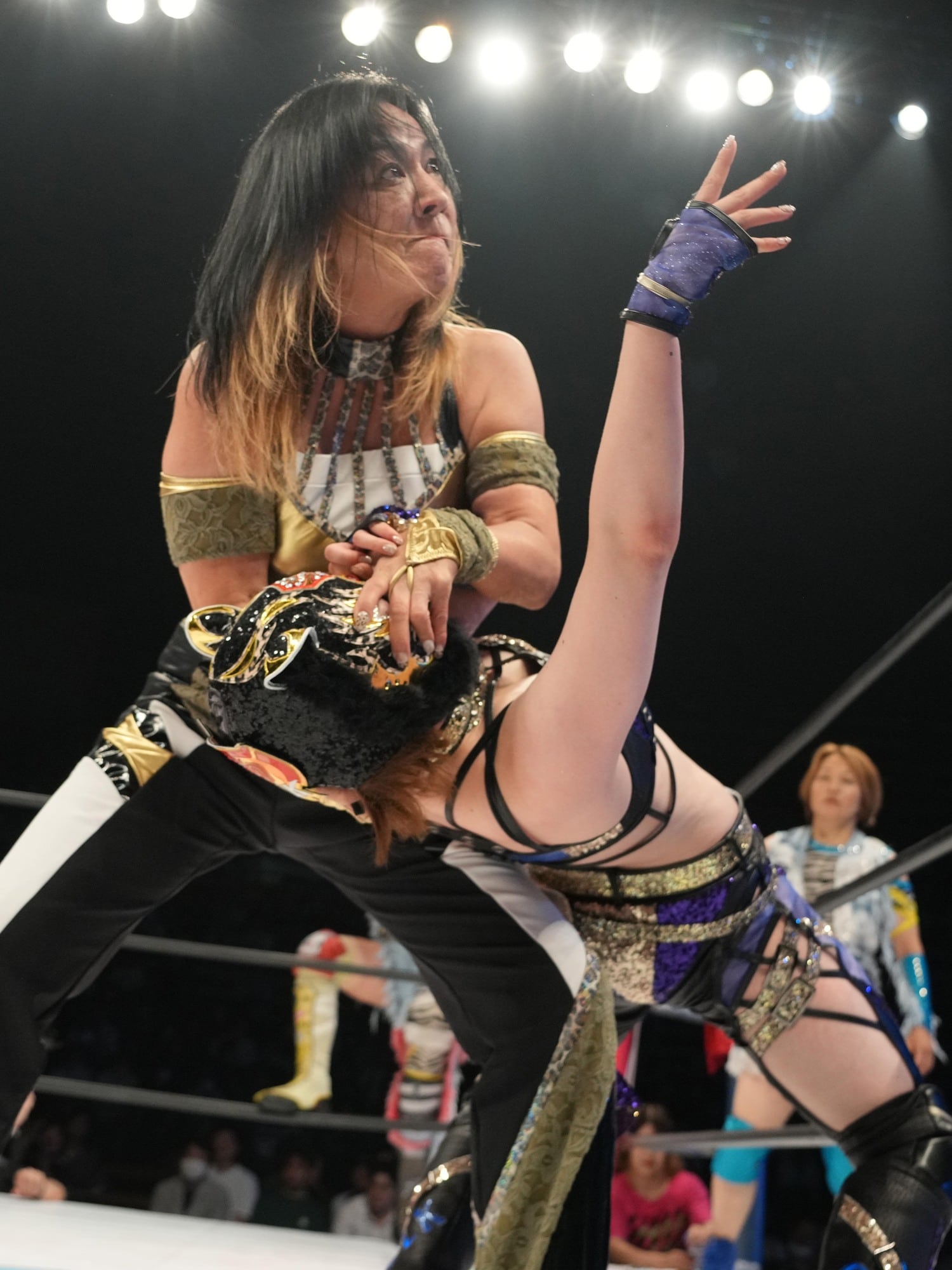 ジャガー横田はスターライト・キッドを拷問攻め