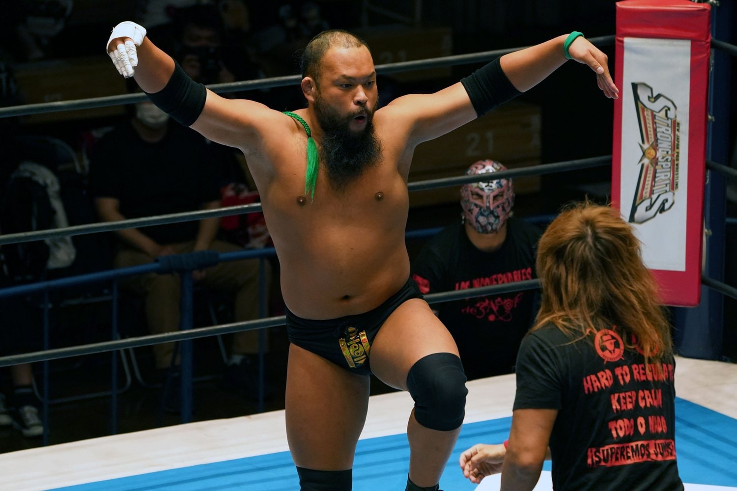 O-カーン（左）と内藤哲也