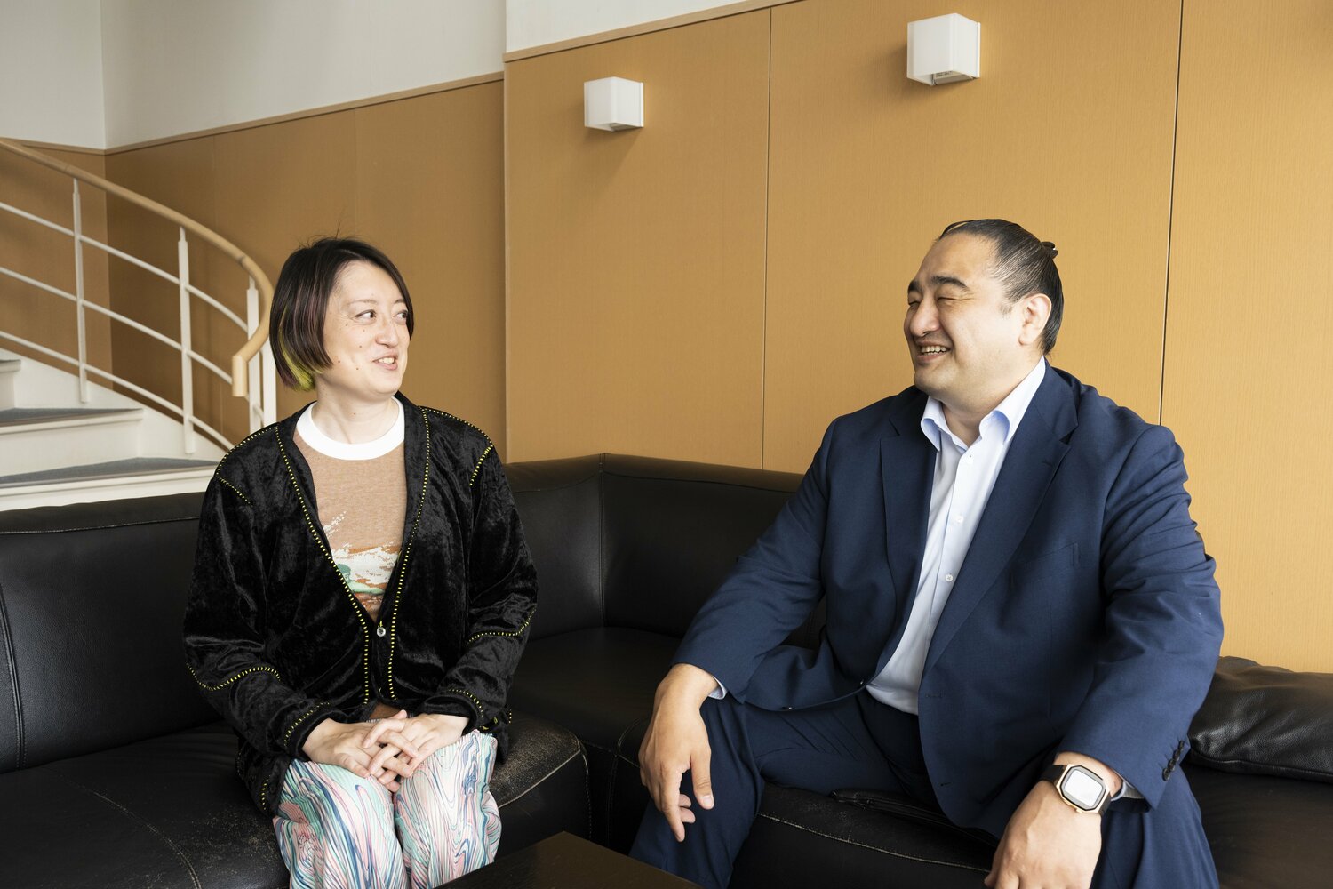 好角家のコラムニスト・能町みね子さんと元安美錦・安治川親方。ともに昭和53年度生まれの“同級生”　©Tomosuke Imai