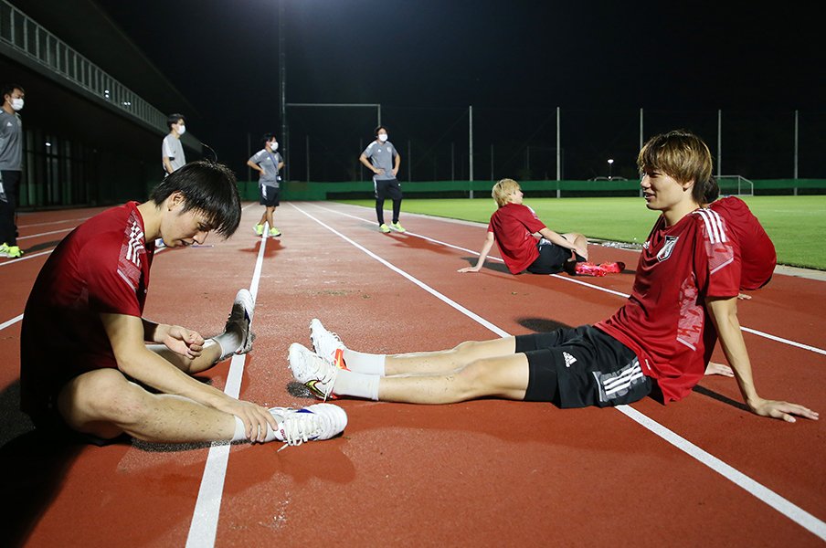 2021年10月シリーズでの田中碧と板倉　©JFA/AFLO