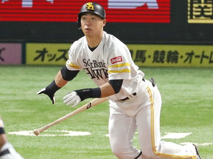 ホークスの36歳ベテラン打撃職人・長谷川勇也が語った“極意”「スタメンと代打では何が一番違うか?」<Number Web> photograph by KYODO