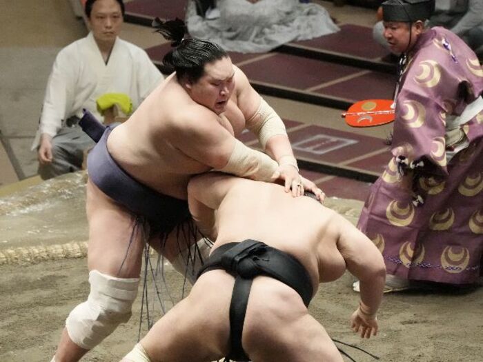 “ご意見番”武蔵丸「他の力士はもっと照ノ富士の研究をしなきゃ」「朝乃山は落ち込んでいる場合じゃないよ」<Number Web> photograph by KYODO