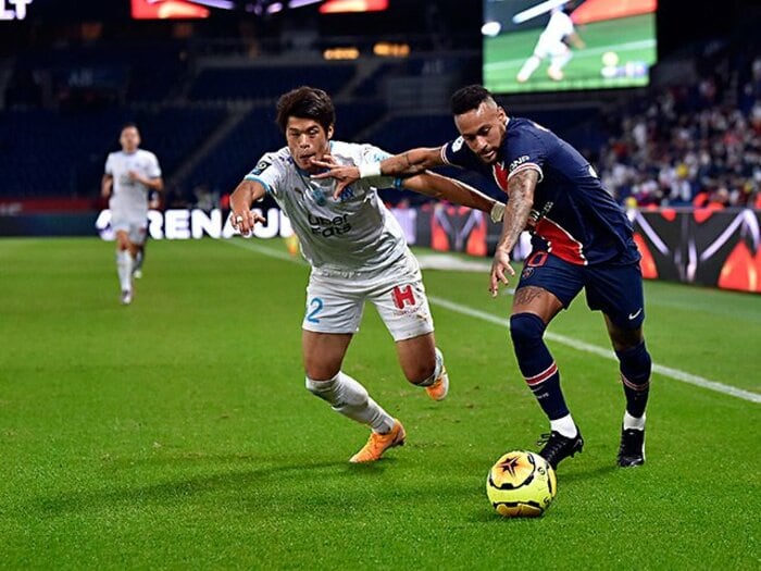 ネイマール侮辱疑惑も…酒井宏樹のクールな対応に、ブラジル人記者が驚嘆した理由＜Number Web＞ photograph by Getty Images