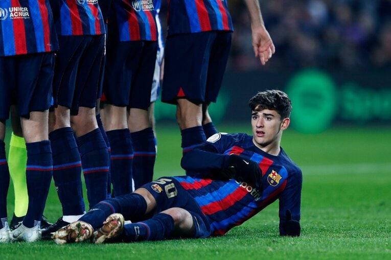 「クボのことは知ってるよ」バルササポに久保建英が笑顔で… 放送なしが惜しい「名手ブスケッツが声を荒げた」鮮烈プレー〈現地撮影〉(40)