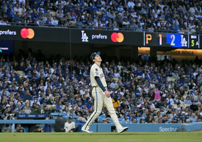 なかなか初勝利に辿り着けない佐々木だが、少しずつメジャーのマウンドに順応しはじめている　©JIJI PRESS