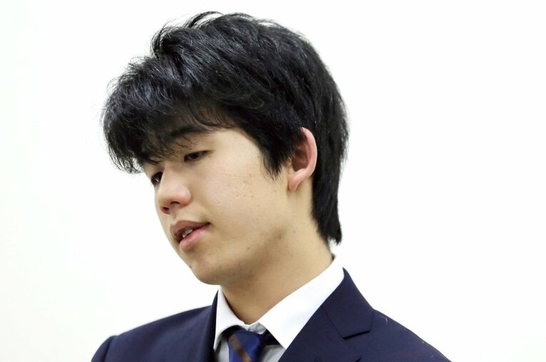 藤井聡太15歳のとき。いずれ将棋タイトルを独占する「天才」は当時、何を語っていたか ／ photograph by JIJI PRESS