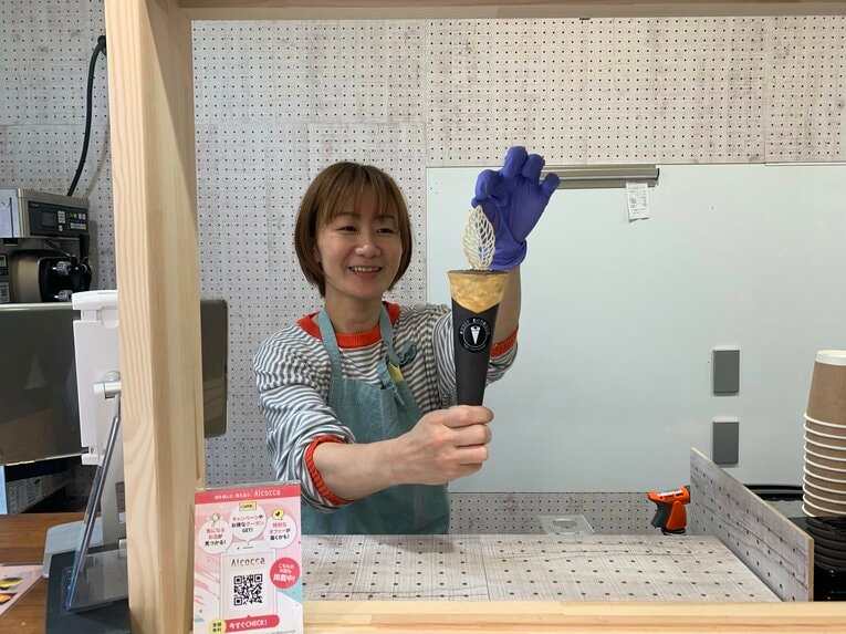 現在は京都・嵐山でクレープ屋を営む佐野優子さん（筆者撮影）