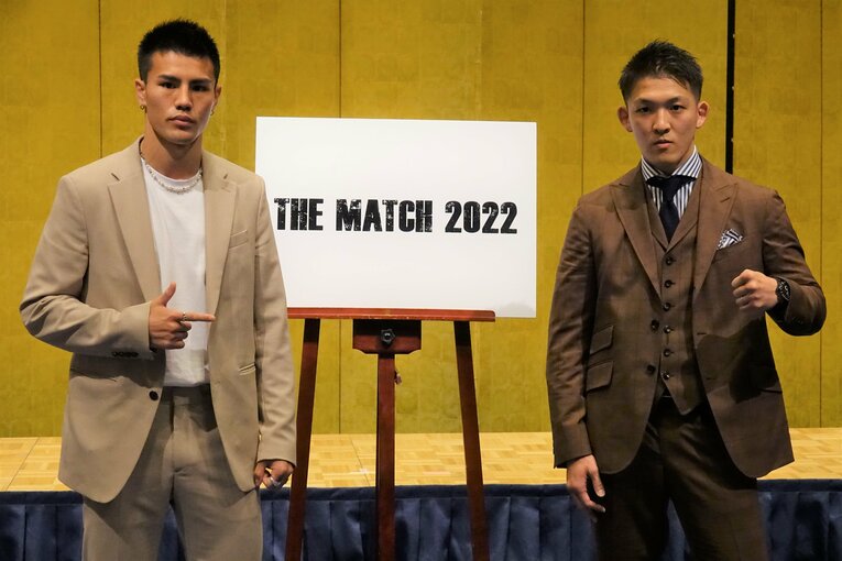 記者会見での海人と野杁正明　©Koji Fuse