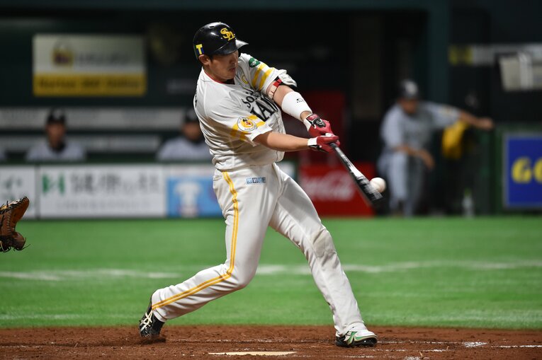 抜群のバットコントロールの内川だが、その理論は恐ろしいほど精緻だ©Hideki Sugiyama