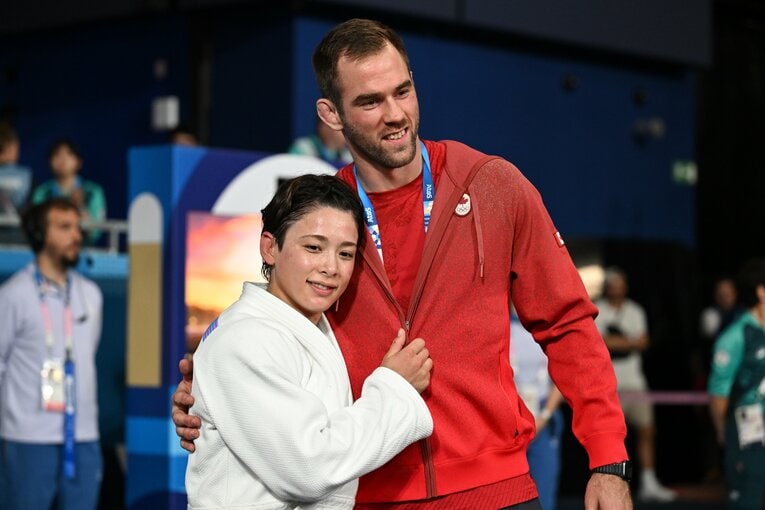 試合後にコーチと　©Kaoru Watanabe/JMPA