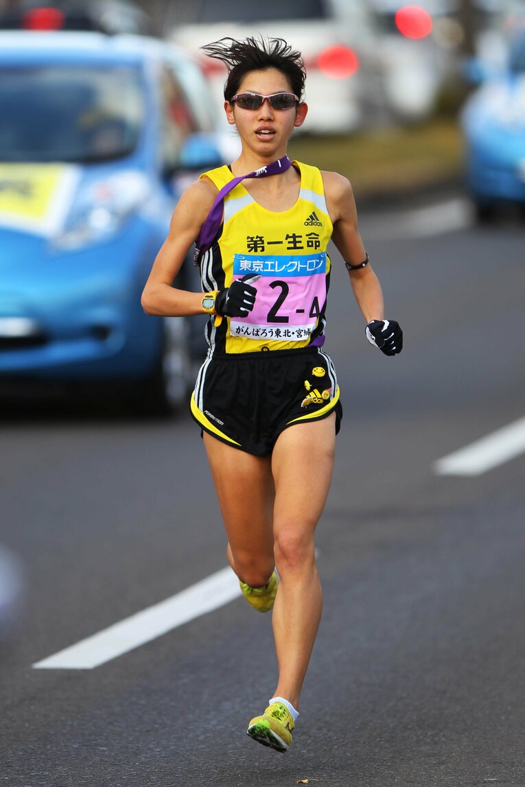 2011年の全日本実業団女子駅伝の4区で走る下門さん　©AFLO