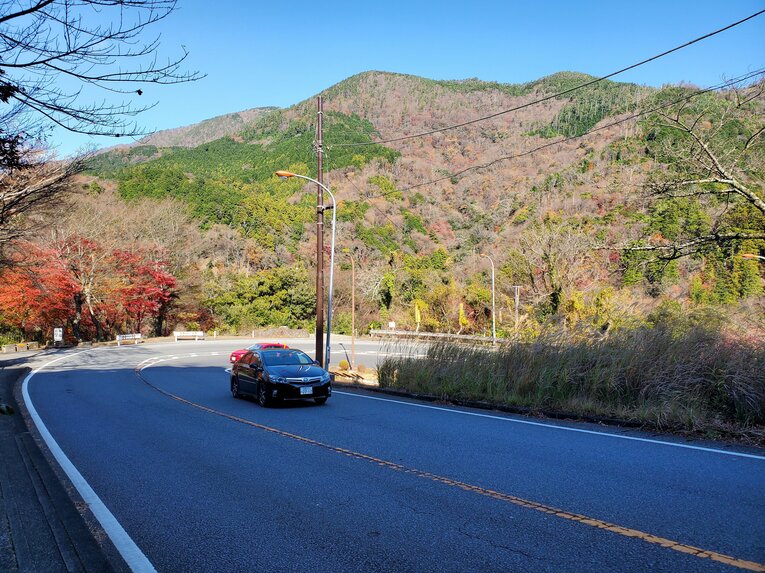 ヘアピンカーブ上から見た風景　©Number Web