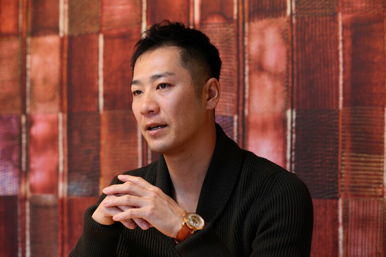 インタビューに応える西岡剛　©BUNGEISHUNJU