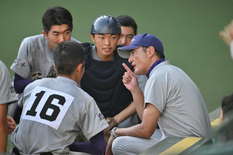 佐々木監督は試合中、目に熱いものが　©Hideki Sugiyama