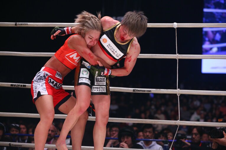 流血を伴った激闘は、判定2-1でハムが勝利。8年越しのリベンジを果たした　©RIZIN FF