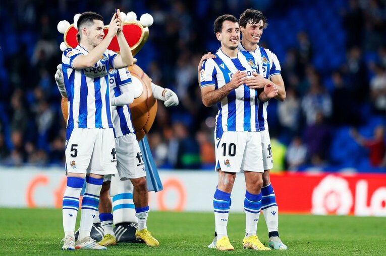 「TAKE 14」ユニ少年の期待に応えて…前髪イメチェン久保建英のW杯後ソシエダ初戦「ゴールへの気迫＋守備」を撮った〈写真多数〉(54)