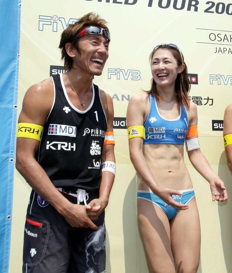 2009年のビーチバレーワールドツアー日本大会でペアを組んだ菅山かおると西村晃一。この出会いが縁となり2人は2011年に結婚した　©︎SANKEI SHIMBUN