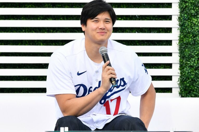 ファンフェスタに笑顔で登場したドジャースの大谷翔平 ／ photograph by Getty Images