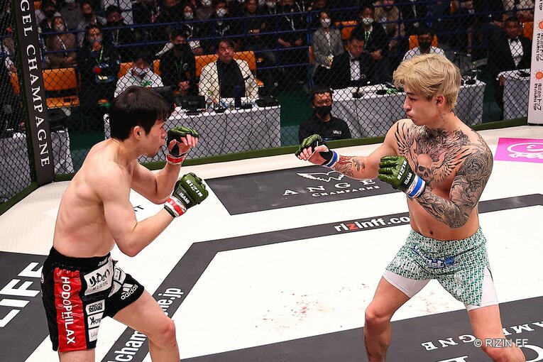 平本はどっしりと構え、カウンターを狙う　©RIZIN FF