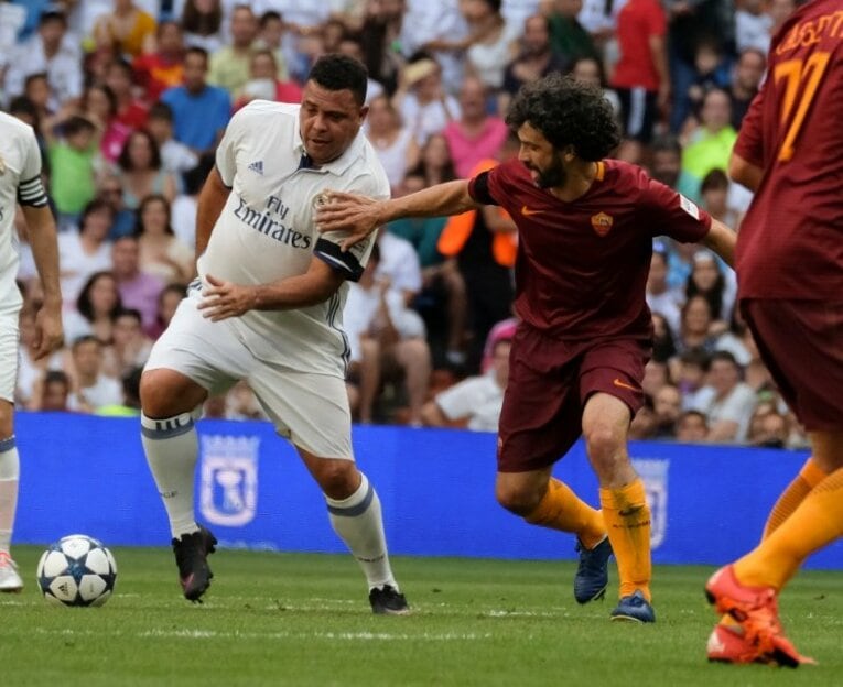 2019年、親善試合でのロナウド。「フェノメノ」と恐れられた全盛期と比べるとだいぶお腹が……　©Getty Images