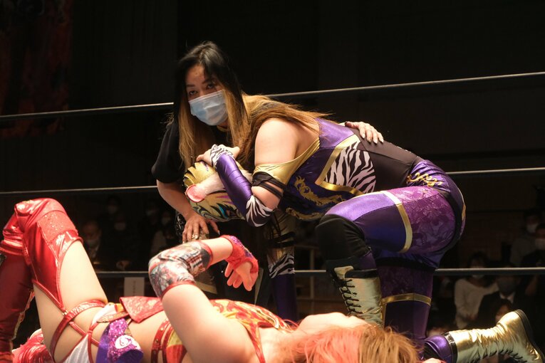 試合後“初肉声”は「悔しい」 タイガー・クイーンが6連勝も“必殺技なし”の大苦戦…好敵手たちとの“再戦”が今後のカギに？(27)