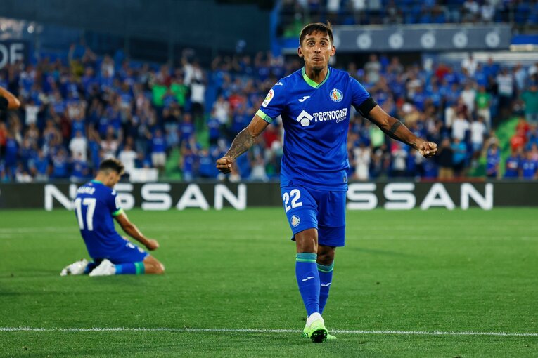 久保建英は「シルバらと共存・連動」が今のソシエダで最適解か　マンU戦勝利から中2日→“トップ下で迷った”古巣戦を撮って気づいたこと(26)