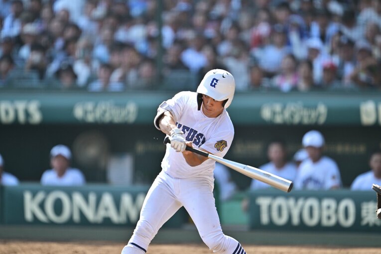 【すごすぎる…左手ハンディでも巧打者・横山のバッティングを様々なアングルから見る／全10枚超】甲子園ヒーローの写真はまだまだ続きます　©Hideki Sugiyama