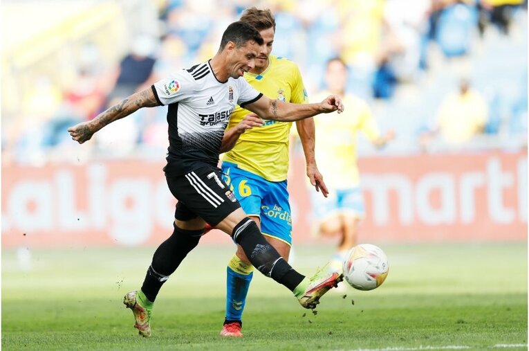 〈激写〉岡崎慎司35歳、スペイン2部から日本代表の救世主になれるか 「すごい良いヤツだよ」新天地でも愛される“侍魂”(26)