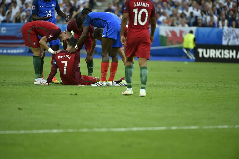 【クリロナ伝説】EURO2016決勝、ケガを負って退場したが……　©Takuya Sugiyama