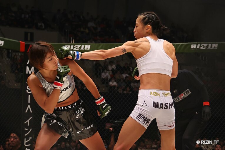 RENAvsシン・ユリ　©RIZIN FF
