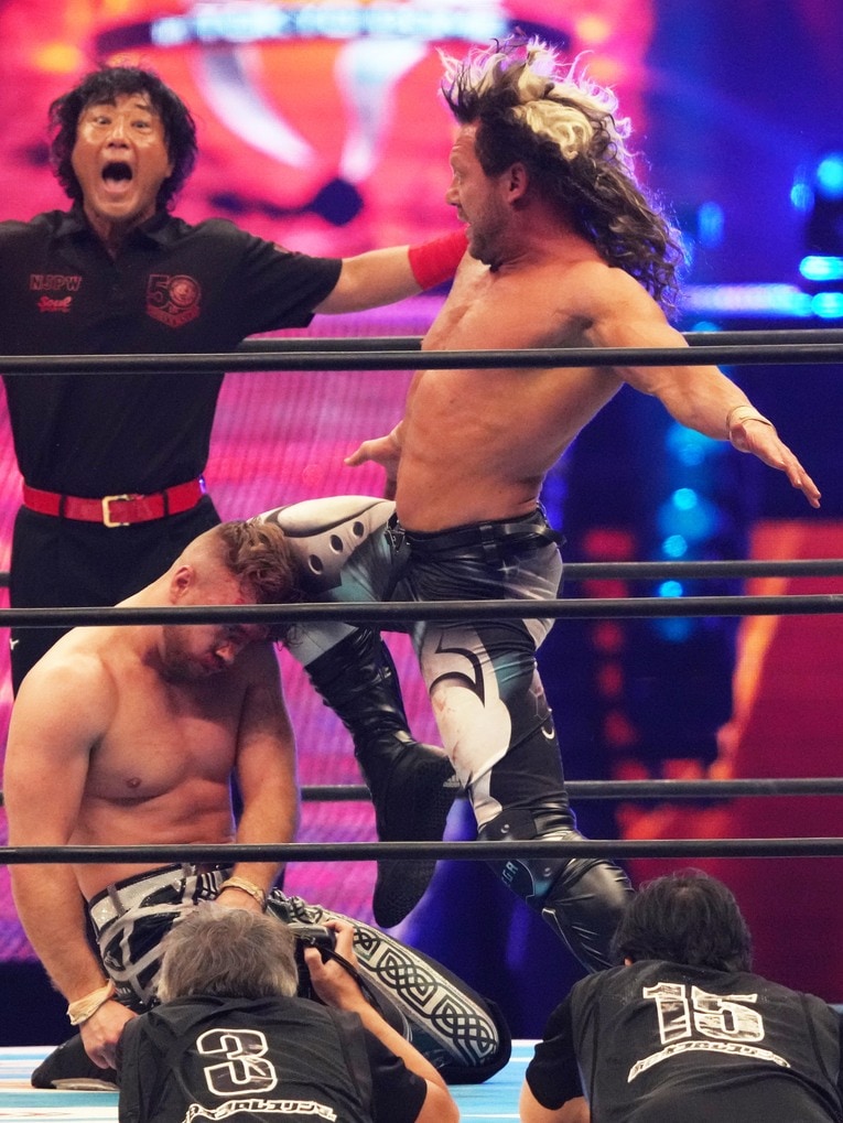 ケニー・オメガのヒザ爆弾・カミゴェが炸裂した瞬間