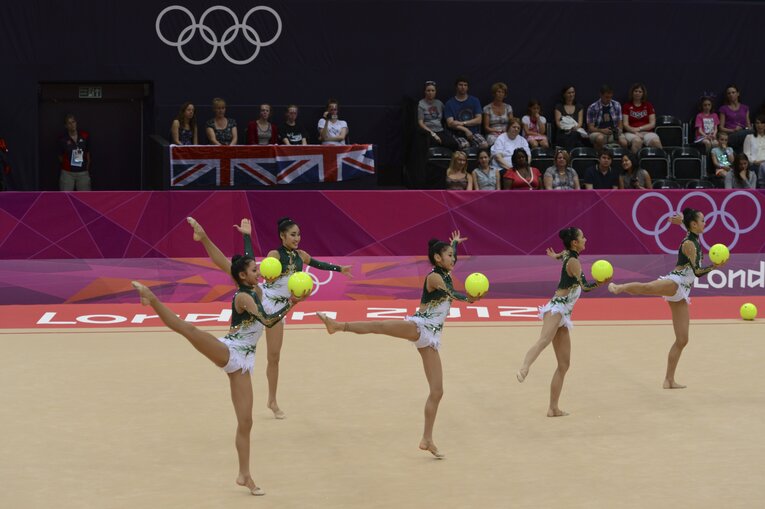 ロンドン五輪での新体操日本代表チームの演技　©︎JMPA